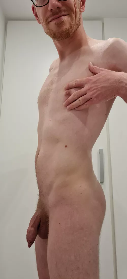 Showing a small amount of side-butt for hump day too 😁