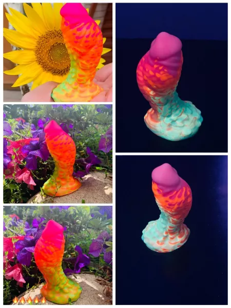 Showing off my sexiest butt plug, xs Avir by Fantasy Grove🔥 for flex Friday. Let’s see yours!