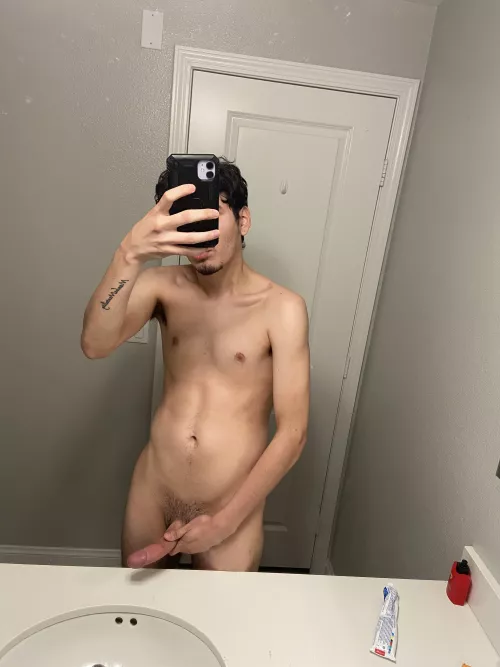 skinny guys packin too (;