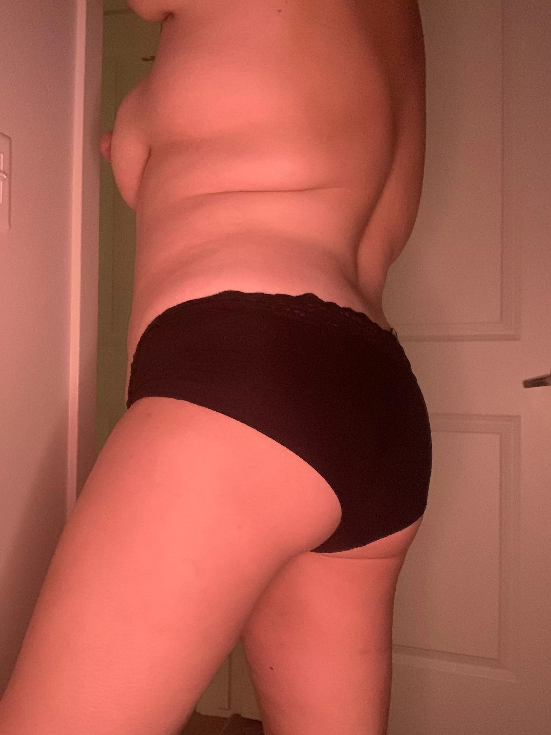 Slap my (under)buns💋