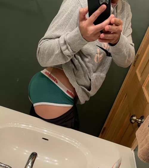 Smack my 🍑 please. :-)