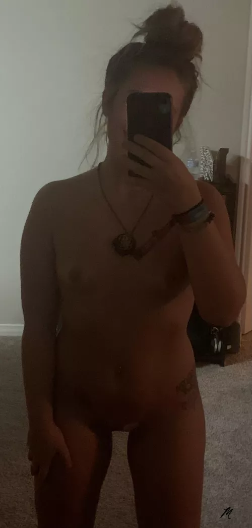 Small tits and wide hips 🍑