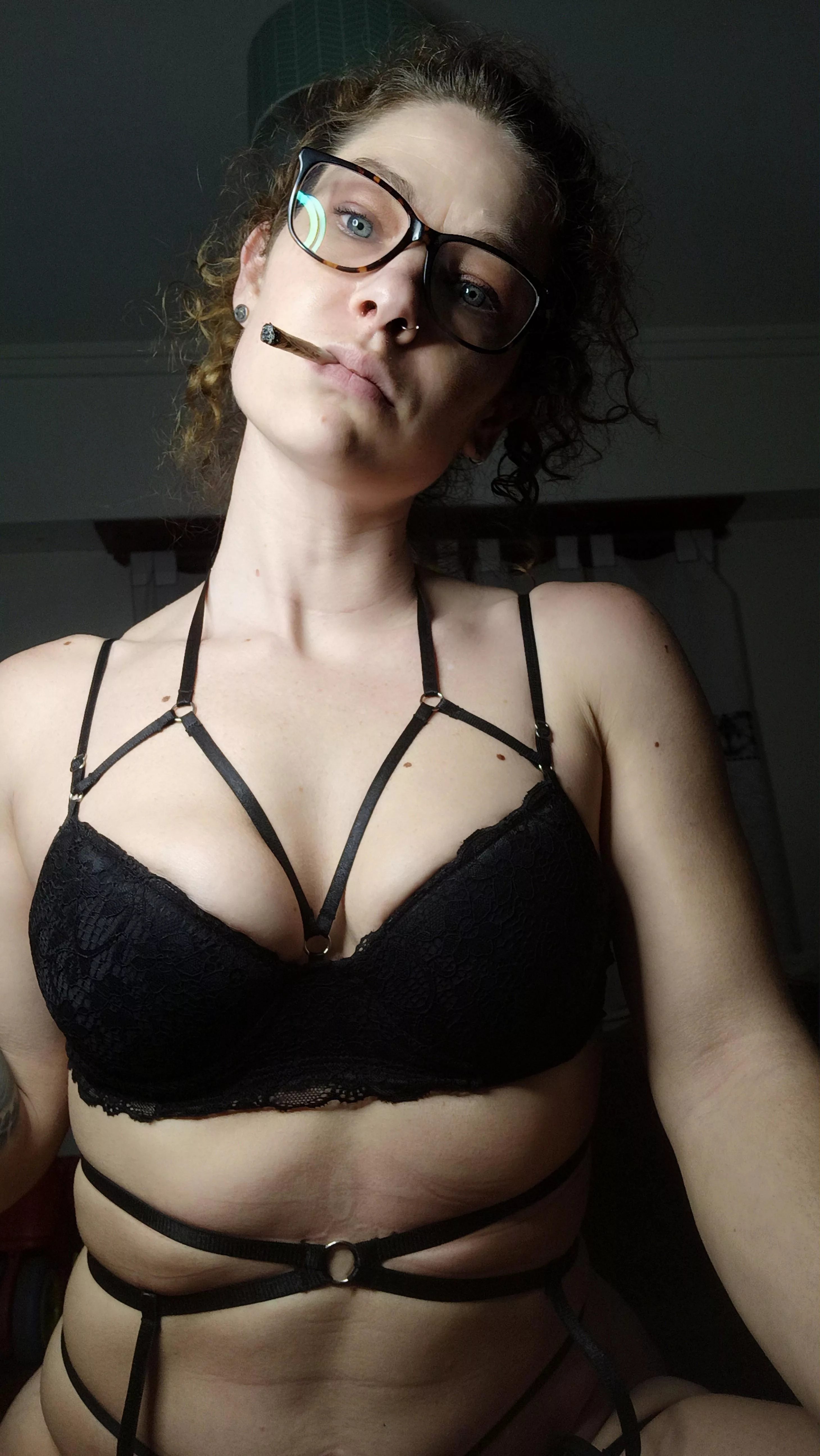 Smoking / taking some photos in lingerie / alone 🥺 not a good combination 😬