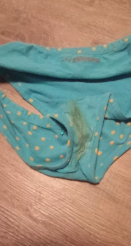 sniff my dirty pussy and sweaty ass after a long 10 our shift at the restaurant .....first post!! ❤😘