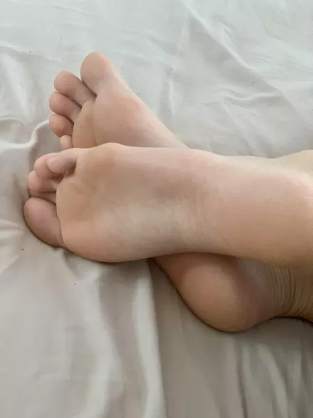 Soft & plush feet for your pleasure 💫❤️‍🔥