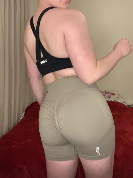 Some more booty for y’all 🙈🙈