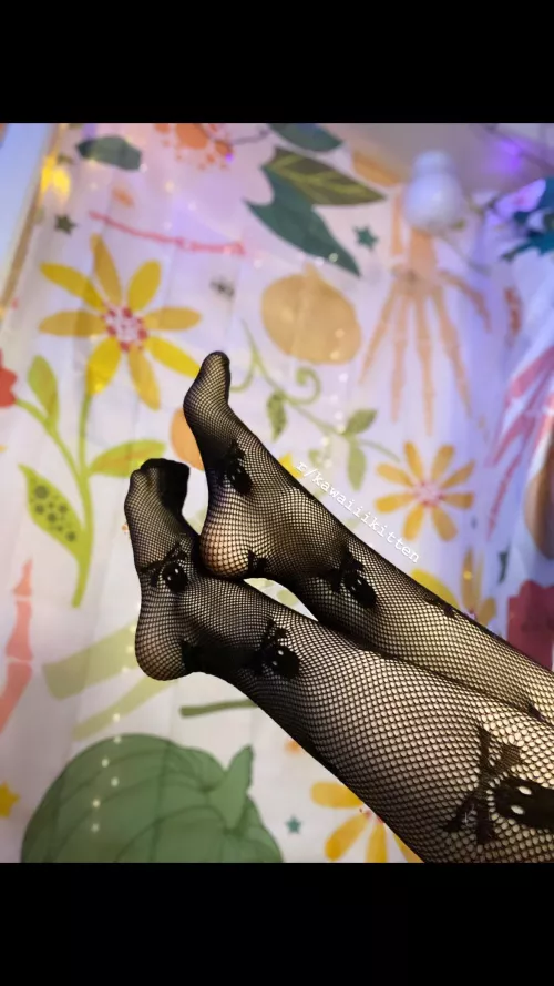 Some spoooooky feetsies โ ๏ธ Some spoooooky feetsies โ ๏ธ