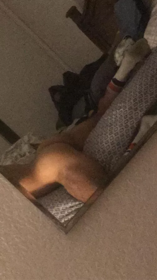 Someone clean my room 😣