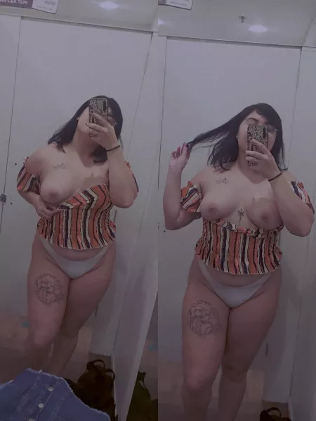 Someone here wanna fuck me in the changing room?🤭