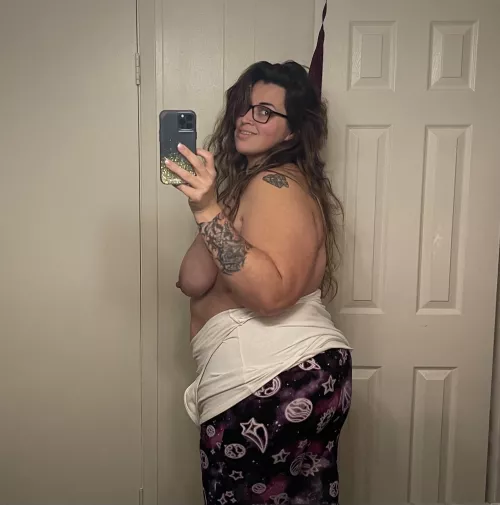 Space pants and I are ready for the weekend! 😏