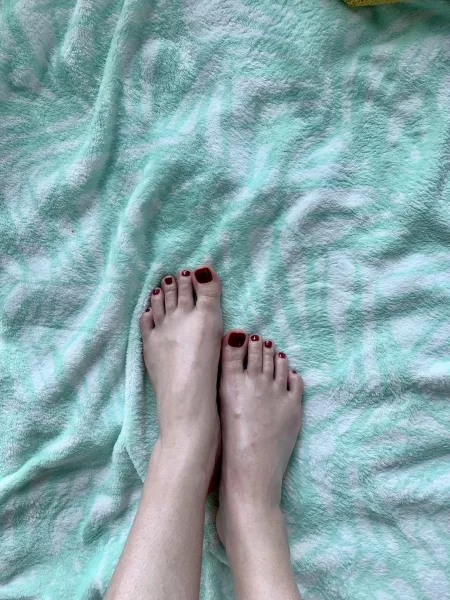 Spent my whole day at the lake, i feel like i need a foot massage now 😩