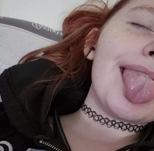 Spray your load all over this emo bitches face dm me for kik and i have some more to share of her