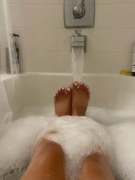 Squeaky clean lil piggies 🤍✨💦