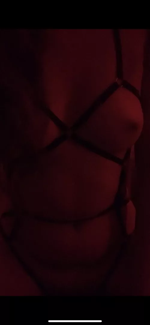 Submit to this SoCal slut