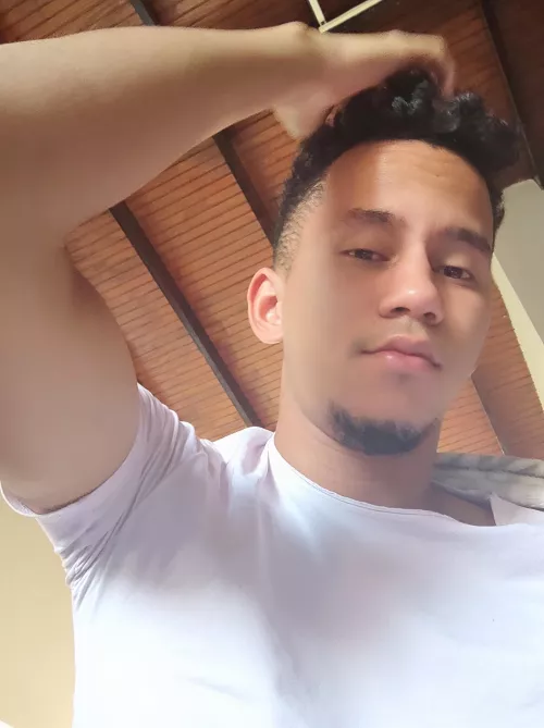 Sundays feel like staying home, play some league and chat on discord. Have a great weekend 💖