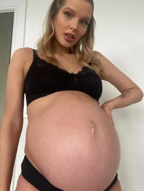 Tell me what would you do if u could get a hold of this belly?