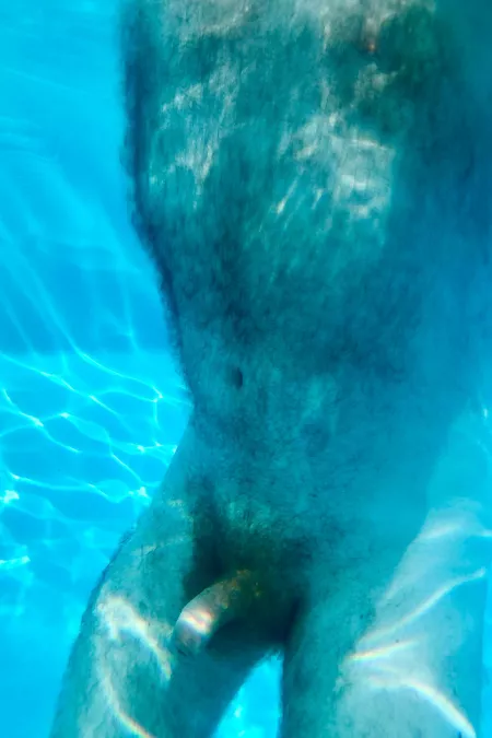 The first of the winter snow arrived here today but I wish it was still summer though (m)