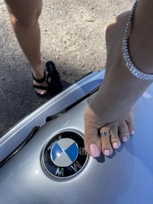 The sun loves my toes 🥰