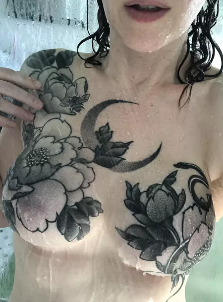 These boobs are going to have one hell of a summer 😎