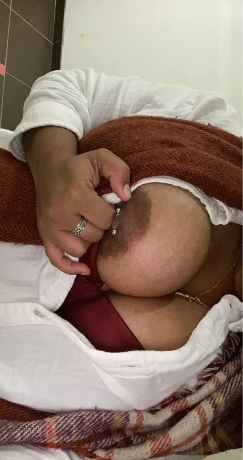 These girls are getting bigger and bigger 🤪🤪 21 Weeks now 💃🏽💃🏽