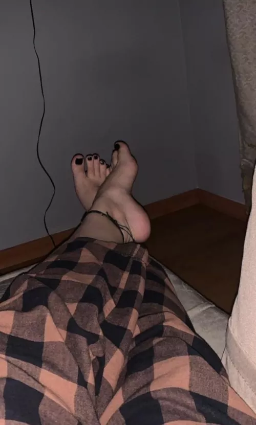 they r tired n a lil sweaty, need a clean to relax 👅 dms/pms r welcome