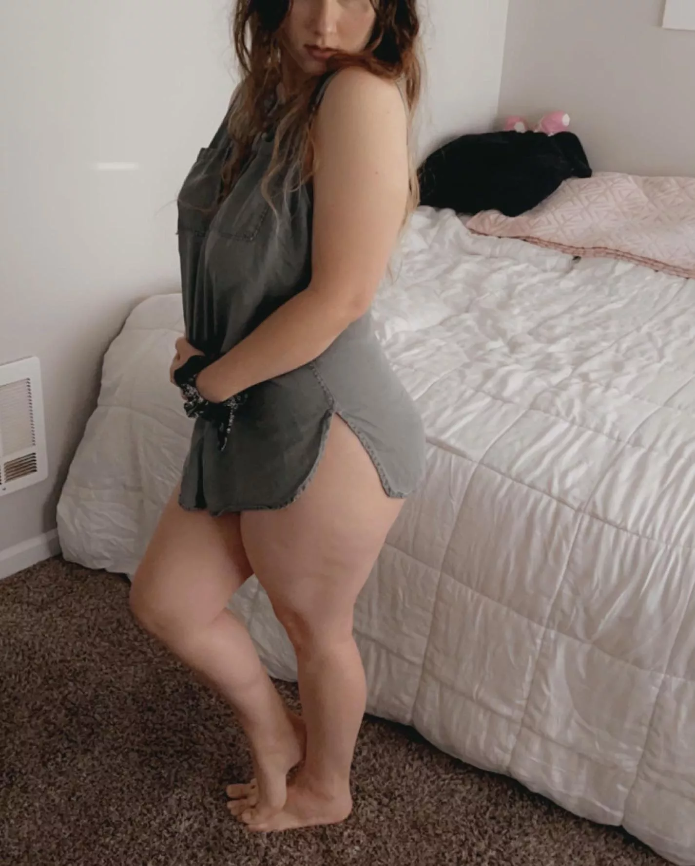 THICK Brunette Slut🔞 SUBSCRIBE to my FREE OnlyFans Link in the comments ⬇️