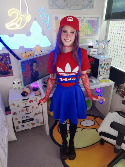 thigh highs with my mario cosplay 🤗❤️