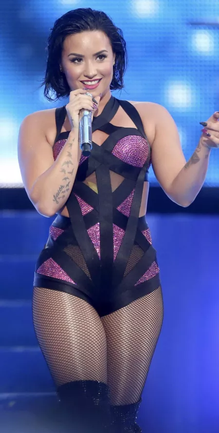 This is the 3rd night in a row Demi Lovatos had me gripping my cock and pumping, she’s ruining me with that body of hers