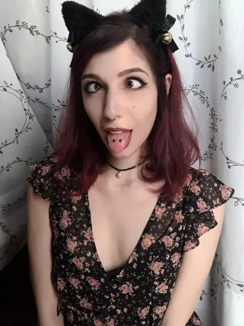 This is what you’ll see when you cum on a pierced redhead