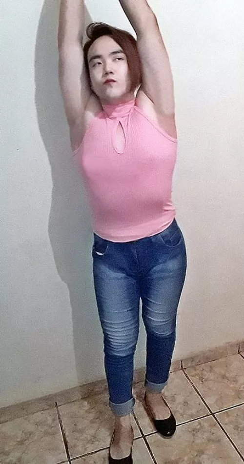 This pink blouse is so cute 👚