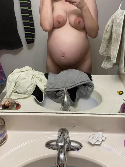 Time for a hot shower after I finger my pussy 😋