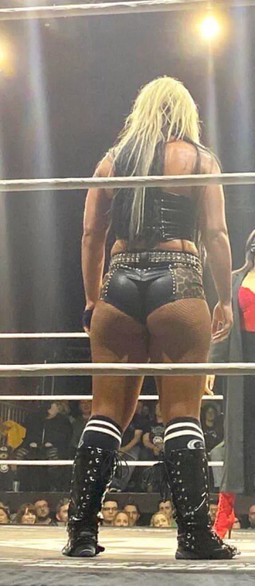 Toni's big booty 🍑