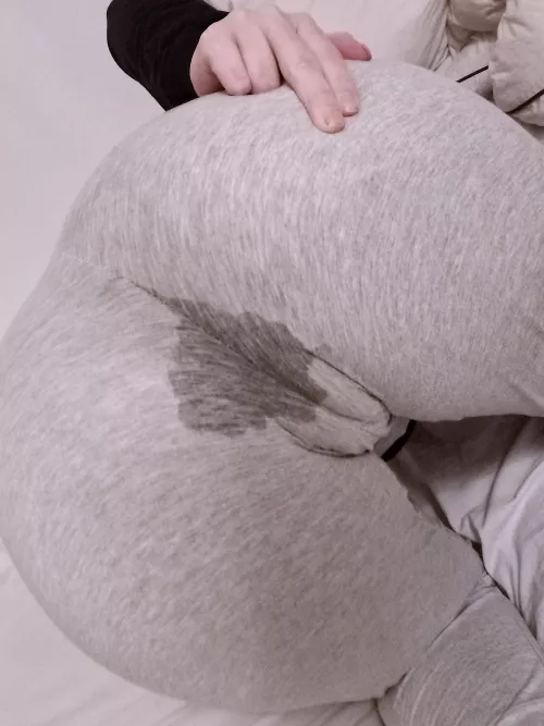 Took long time to find any good porn. So my pussy had long time to grool. I'm gonna change pants now 😅