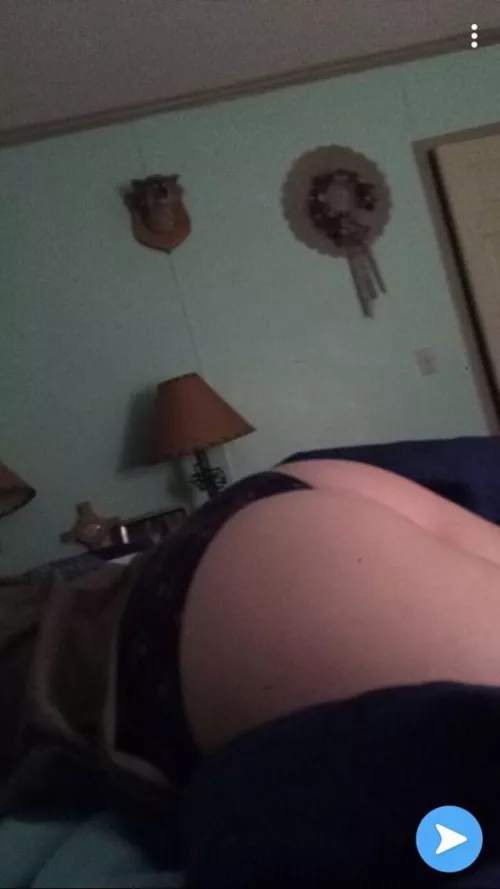 Trading my 19yo GF 😜 Kik: Bbgun8149