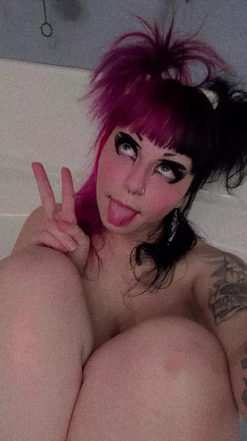 Tried a new eyeliner look 👀 do you like it?