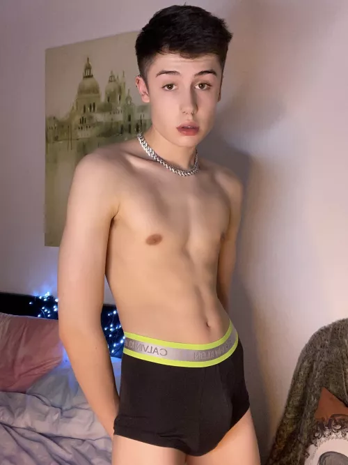Twinks are the best fucktoys😛