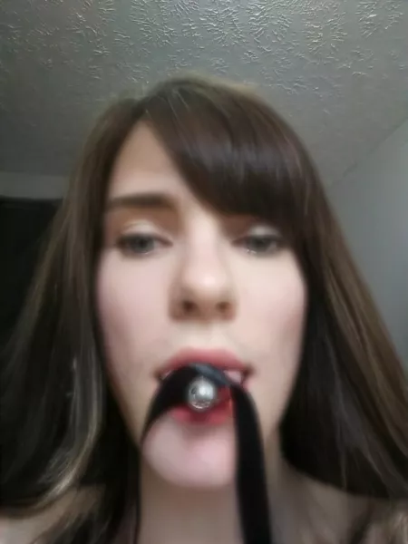 Un-Collared~ Who wants to put it on me?~