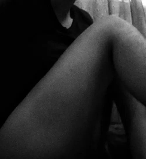 Wanna give a lick to my thighs?