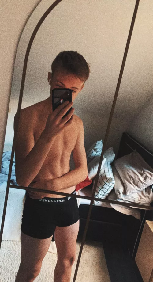 Wanna see me without my underwear? 👉👈