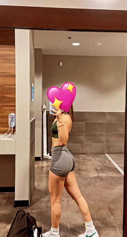 Wanna stretch my holes out before the gym daddy😈😜