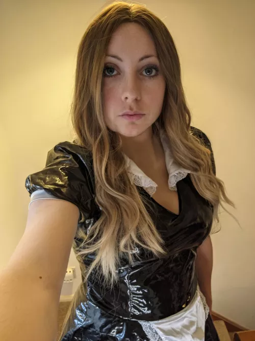 Want me as your housewife? 👅