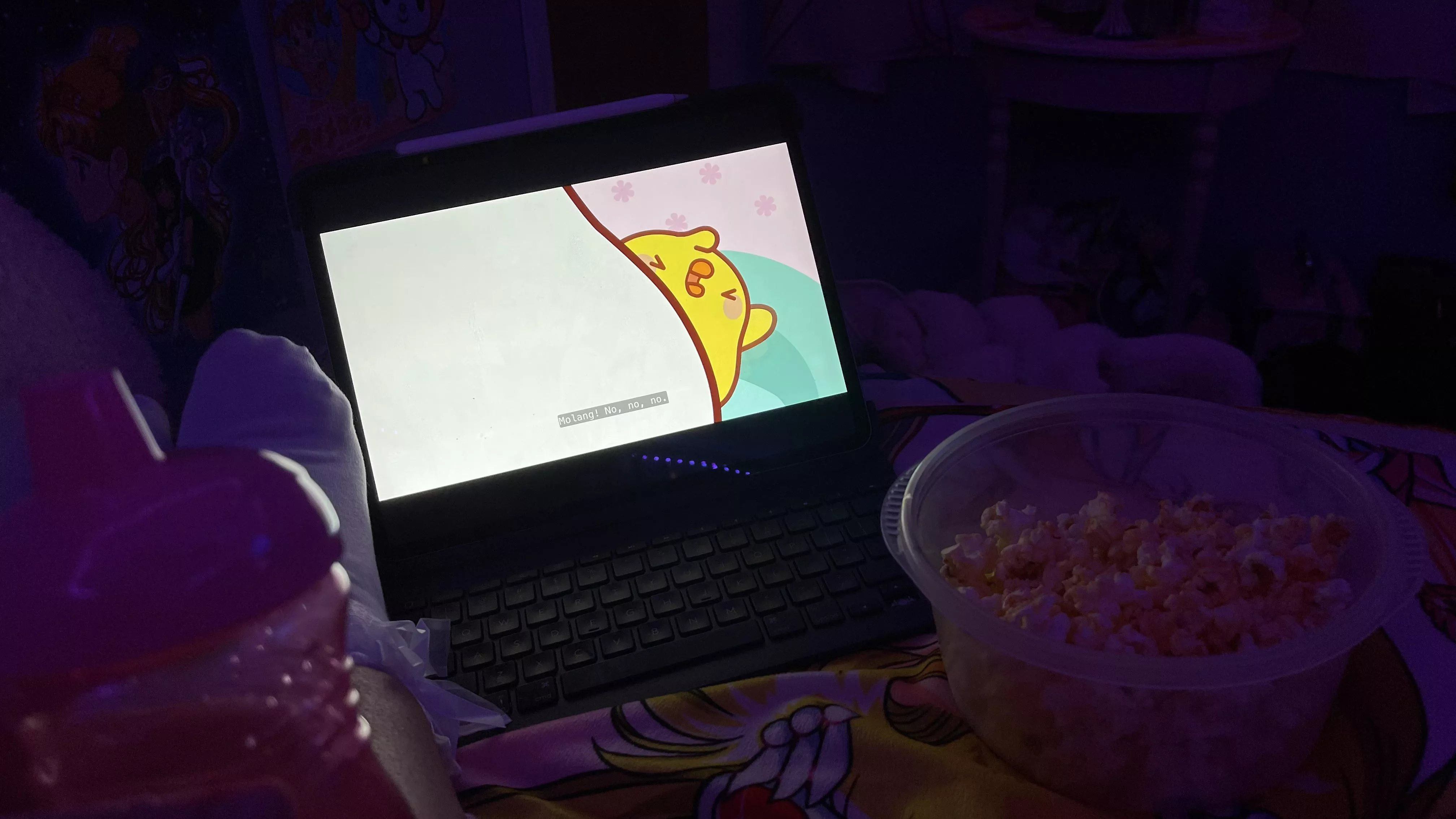watching molang with sippy and a popcorn is best thing during regressing! 🍼💕🧸