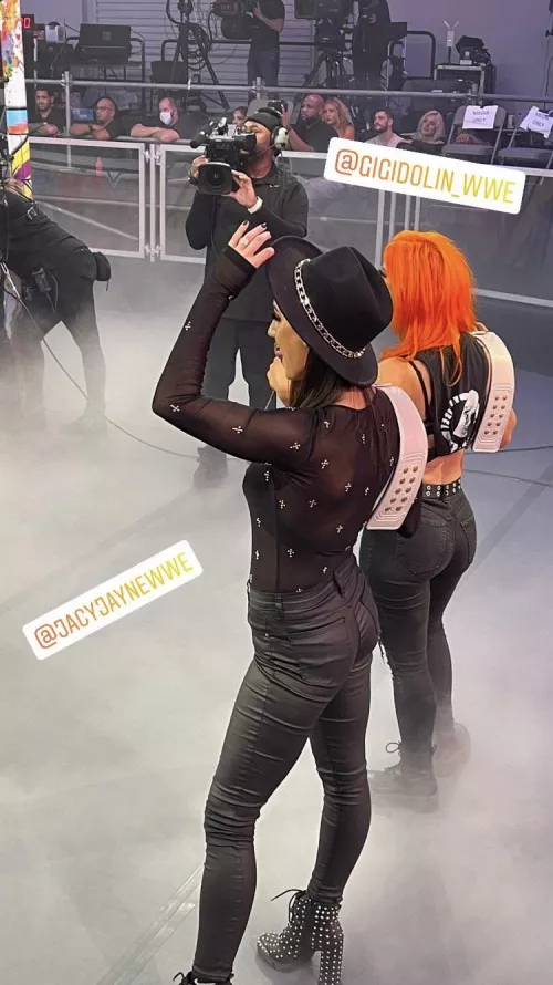 we all want a piece of jacy & gigi. 🤤