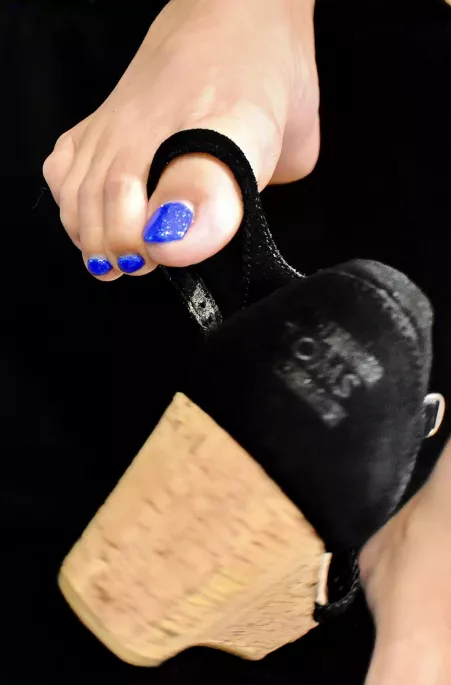 Wedge dangle from the strap ....🔥🔥🔥🔥