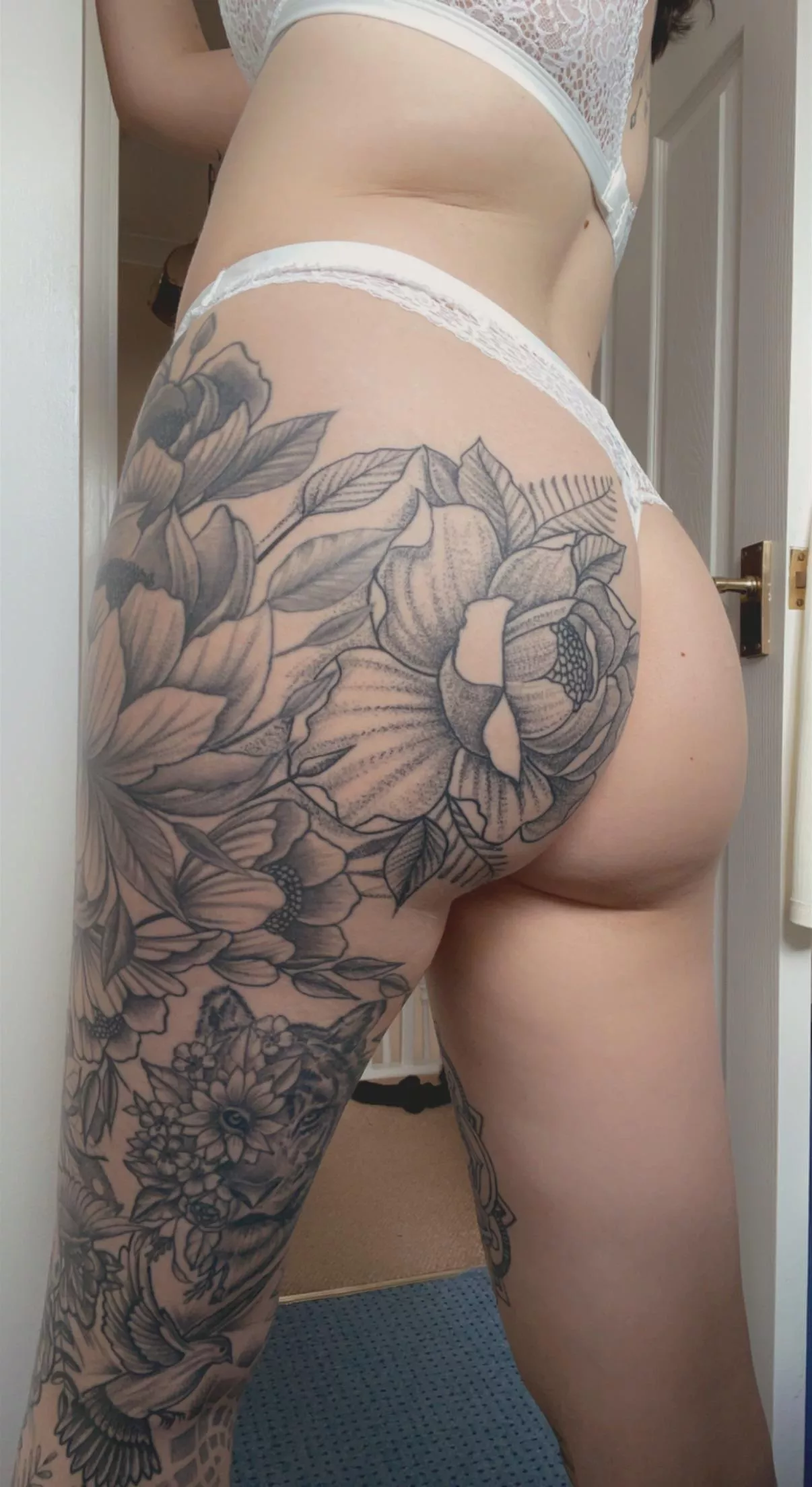 Well hello there 💋 5 days until my birthday which means there’s 5 more days of my page being on sale🤫❤️ Well hello there 💋 5 days until my birthday which means there’s 5 more days of my page being on sale🤫❤️