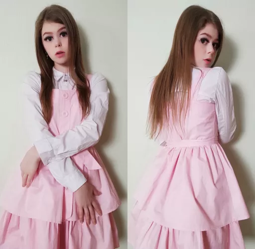 What are we going to do?😉 Will you teach me?🔥 My little tits are sticking out and waiting for a lesson.🍒💥More in link of comments