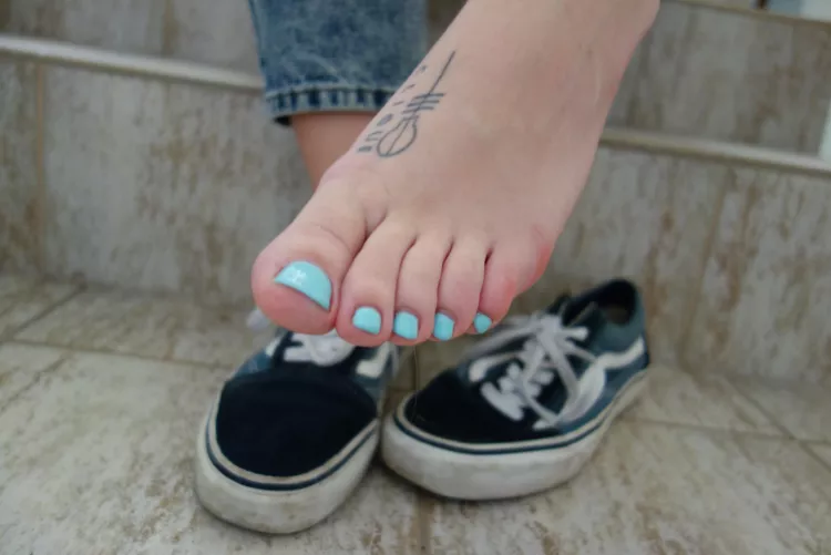 What do you think they smell like after running errands wearing no socks in sneakers?