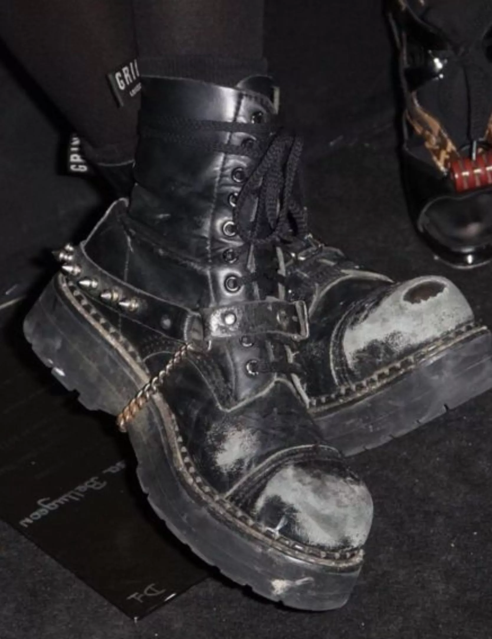 What kind of boots are these(I adore them)? Or what are these rounder toed boots called? (Where can I find them. ;D) What kind of boots are these(I adore them)? Or what are these rounder toed boots called? (Where can I find them. ;D)