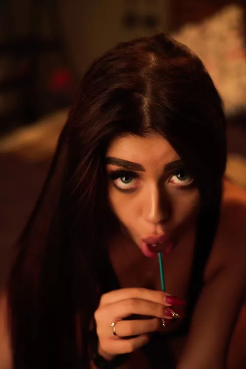 What would you do If I was fingering my PUSSY in front of you? 😁 Tell me on chat below 👇