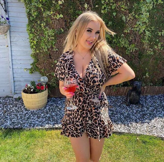 Whatโs the dirtiest thing that comes to your mind when you see enjoying my self a drink with my big tits on show๐ฅบ๐ Whatโs the dirtiest thing that comes to your mind when you see enjoying my self a drink with my big tits on show๐ฅบ๐